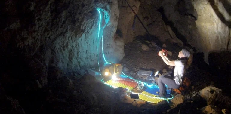 Deportista española pasa 500 días aislada en una cueva: su experiencia y reflexiones